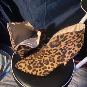 Leopard booties with heel